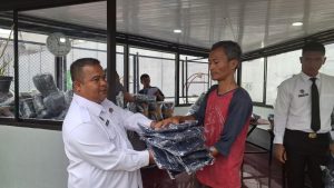 Meningkatkan Kualitas Pelayanan Pemasyarakatan : Lapas Narkotika Kelas IIA Pematangsiantar Lakukan Pendistribusian Pakaian